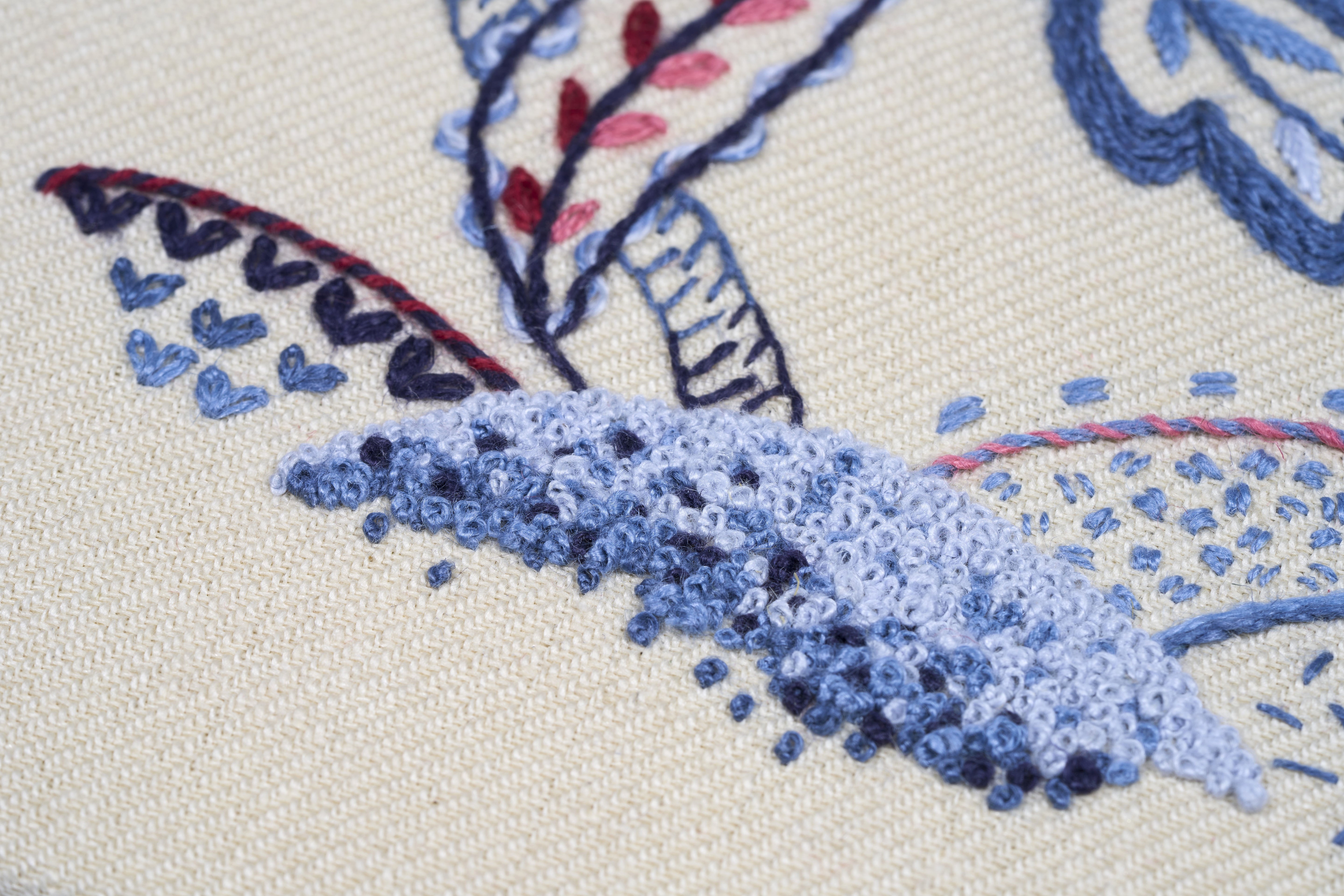ジャコビアン・リネンワーク：青い花　講師：ニュートン雅子 - Jacobean Linen Work: Blue Flower with Masako Newton